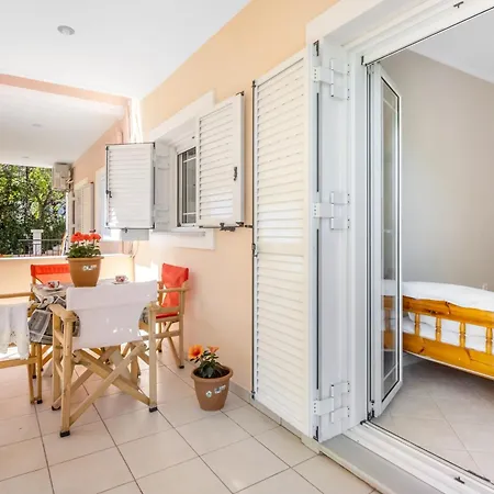 Apartment Paraskevi *